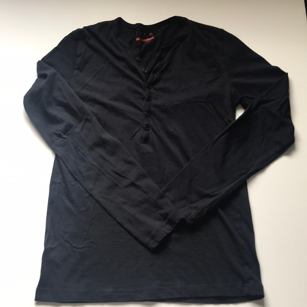 Woman Zara long sleeve tee